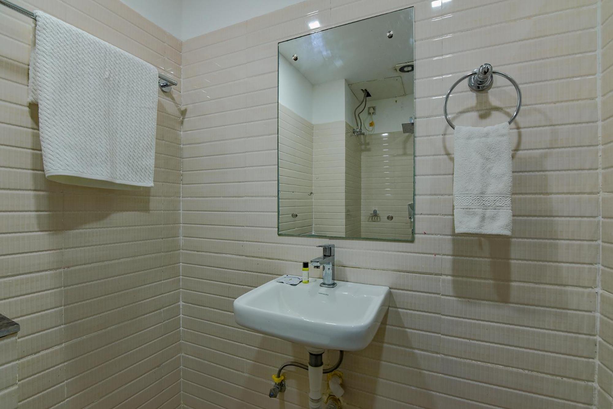 Fabhotel Middleton Desire - Nr Niladri Vihar Square Бхубанешвара Экстерьер фото